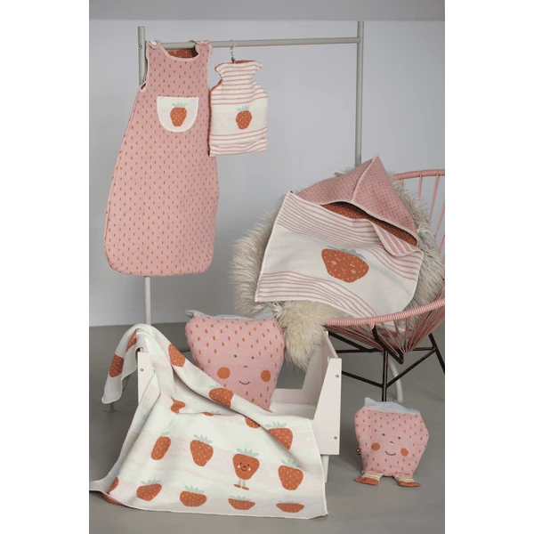 DAVID FUSSENEGGER Schlafsack Erdbeere 2 DAVID FUSSENEGGER Schlafsack Erdbeere – Bild 2